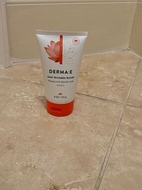 NEW Derma E Anti-Wrinkle Scrub with Vitamin A & Glycolic Acid
